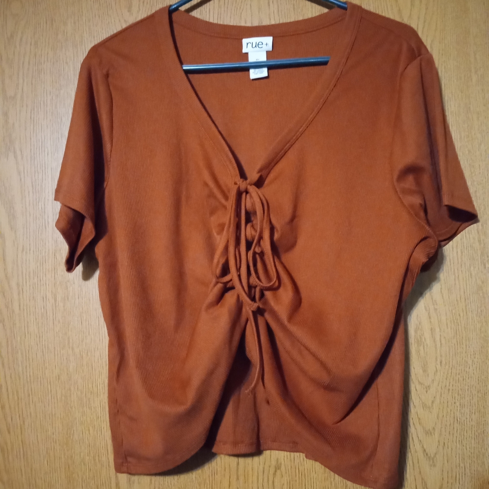 Rue Women's V-Neck Tie-Front Tee - Burnt Orange